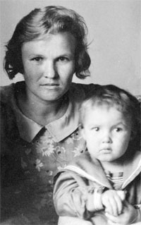 1935 год. Юлик-I с мамой. Ему 2 года