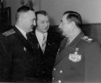 1953 год.  Леонид Васильевич с маршалом Буденным и генералом Чистым