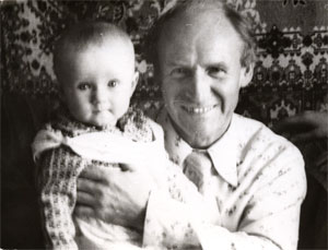 1982 год. Вячеслав Петрович с внучкой Марией