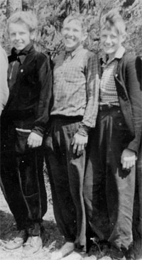 1952 год. В пионерлагере. Сереже (он в центре) 12 лет