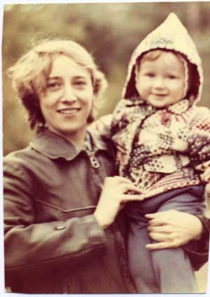 1983 год. Елена Вячеславовна (ей 27 лет) с племянницей Марией
